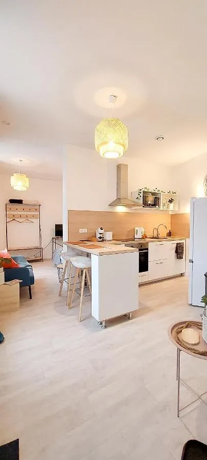 Artpink - Ideal Pros - Proche Commerces - Agathor Apartment Montlucon